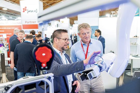 Die «all about automation» in Zürich bringt Anbieter, Anwender und Experten aus Industrie und Forschung in einen direkten, praxisorientierten Austausch.(Bild:  Easyfairs)
