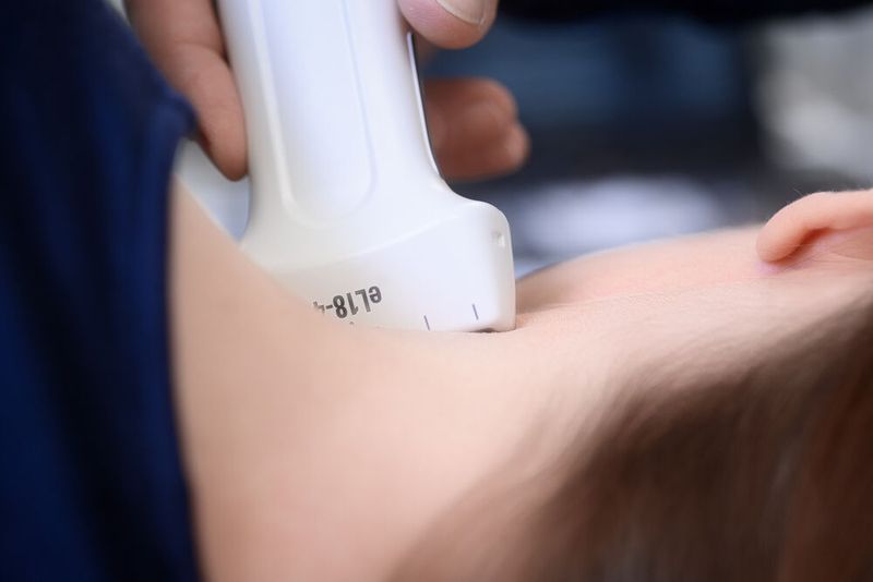 Die Auflösung vieler bildgebender Methoden ist naturgemäß auf die Hälfte ihrer Wellenlänge begrenzt. Mit Tricks lässt sich sie sich dennoch deutlich steigern. ULM zeigt bisher eine fünf- bis zehnmal bessere Auflösung als Ultraschall allein. (Bild: Roberto Schirdewahn)