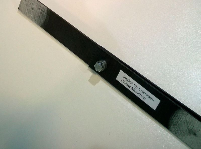 Das Förderprojekt MAI Last befasste sich mit der Auslegung und der Charakterisierung von FVK-Lasteinleitungen unter statischen und dynamischen Belastungen. Zur Messung des Vorspannkarftverlustes wurden beispielsweise Dehnmessstreifen verwendet. (D.Quitter/konstruktionspraxis)