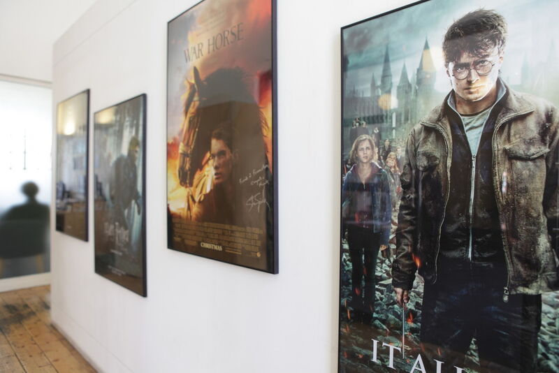 Die Framestore Wall of Fame zeigt die letzten Filmprojekte. Die Galerie reicht von Harry Potter, über James Bond „Skyfall“ bis zum neuesten Steven Spielberg-Epos „Lincoln“. (Bild: Framestore)