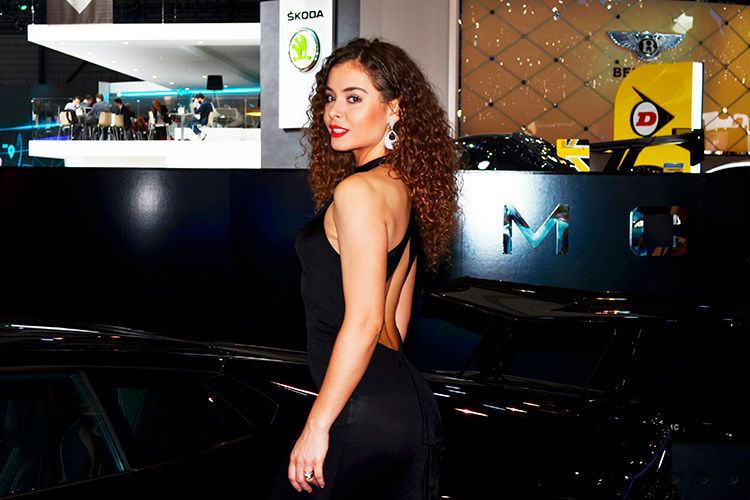 Einen klaren Vorteil hat man zudem, wenn nicht nur der Rücken entzücken kann. (Rehberg)