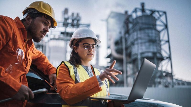 Alcatel-Lucent sieht in der Neuerung einen Beitrag zur einfacheren Einrichtung und Erweiterung privater Mobilfunknetze, besonders für Industrieunternehmen mit mehreren Standorten.(Bild:  © ArtistGNDphotography – Getty Images)