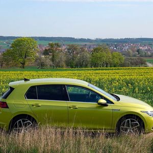 Die Seitenansicht mit der breiten C-Säule hat sich gegenüber dem Vorgänger nur wenig geändert.(Bild:  Rosenow/»kfz-betrieb«)