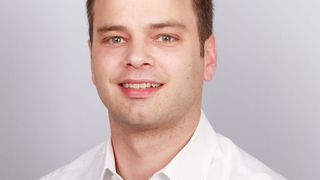 Johannes Hunger ist seit 2012 Projektleiter am MPI-P. Er studierte Chemie an der Universität Regensburg, wo er 2010 auf dem Gebiet der Dynamik von Elektrolyten promovierte und anschließend eine Postdoc-Station am FOM Institute for Atomic and Molecular Physics in Amsterdam absolvierte. (MPI-P)