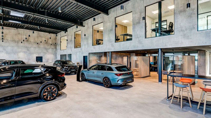 Die Verkaufsfläche ist 800 Quadratmeter groß. (Bild: Autohaus von der Weppen)