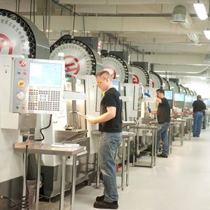 Mit den neuen Maschinen verfügt Proto Labs in Großbritannien nun über einen Maschinenpark aus 130 CNC- und 57 Spritzgussmaschinen.