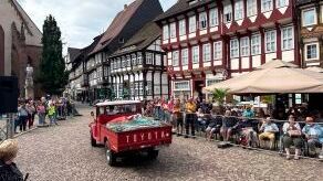 Die Fahrt über den Marktplatz war im vergangenen Jahr nur als Versuch gedacht – und von Erfolg gekrönt. (Bild: PS.Speicher)