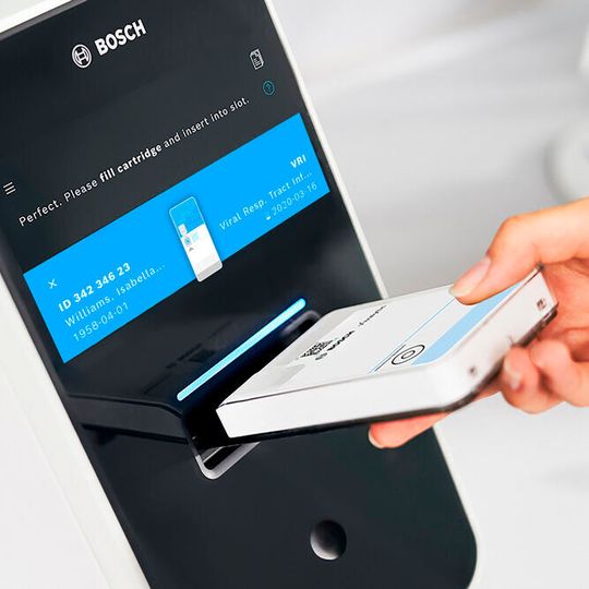 Bosch will mit einem Schnelltest helfen, die Corona-Pandemie einzudämmen.(Bild:  Bosch)