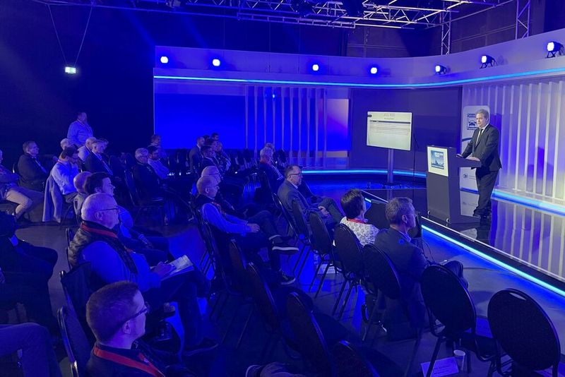 Und auch das Nutzfahrzeug-Symposium bot für aktuelle Problemstellungen passende Antworten.  (Bild: Jürgen Klasing)