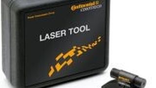 Das Laser-Tool misst, ob alle Scheiben im Riementrieb fluchten. (Foto: Conti-Tech)