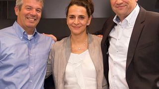 Daimler übernimmt Flinc: Dr. Klaus Dibbern, Gründer Flinc, Susanne Hahn, Leiterin Lab1886 und Jörg Lamparter, Head of Mobility Services und CEO Moovel Group GmbH (v. li.). (Daimler AG)