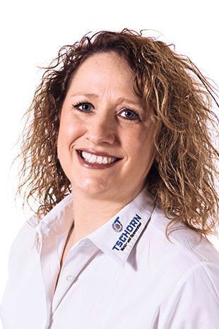 Geschäftsführung: Alexandra Tschorn ist nun alleinvertretungsberechtigte Geschäftsführerin der Tschorn GmbH und leitet gemeinsam mit ihrem Mann Ralf Tschorn das Unternehmen. Bereits seit 2012 war sie als stellvertretende Geschäftsführerin des Urbacher Familienunternehmens tätig. (Tschorn GmbH)