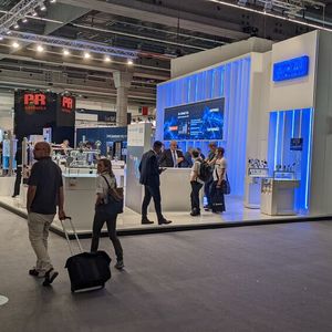 Es sind über 2200 Aussteller aus mehr als 50 Ländern auf der Achema vertreten.                 Gehaltsreport 2022                Teilnehmer gesucht!                                                                                                                                                                                                                                                      Wer verdient was und welche Einflüsse machen den Unterschied? Ist es das Alter, der Standort oder die Betriebsgröße? Der Gehaltsreport 2022 geht diesen Fragen auf den Grund. Unterstützen Sie uns mit Ihren Antworten! Als Dankeschön erhalten Sie kostenfrei die Ergebnisse.                               Jetzt teilnehmen!                (Bild:  PROCESS)