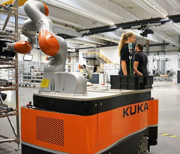 Weltweit steigt die Zahl an Robotern, wie die von Kuka im Bild, in der Fertigungsindustrie: Tendenz weiterhin zunehmend. (Kuka)