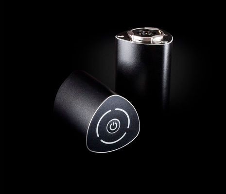 Die Montage des Getriebes ans eigene Rad dauert lediglich 30 Minuten: Die linke Pedalkurbel wird abgezogen, der passende Tretlageradapter sowie das Getriebe aufgesetzt und die Kurbel im Anschluss wieder angebracht. (Bild: Relo)