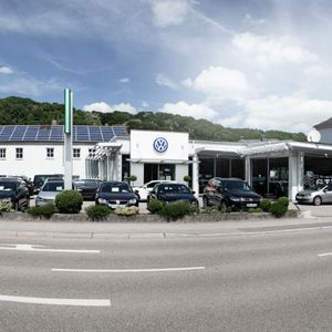 An einer Hauptverkehrsstraße in Schwäbisch Hall liegt das Betriebsgelände des Autohauses Koch.