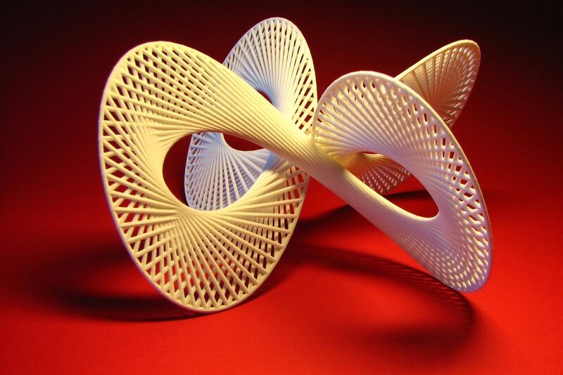 Diese Figur wurde namens Quadrifolium ist rein dekorativ. Sie wurde ebenfalls von einem 3D-on-Demand-Unternehmen bestellt. Eine Herstellung 