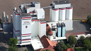 Abb.1: Das Mischfutterwerk Austing steht bei den Landwirten im Landkreis Vechta seit Generationen für Qualität. (Bild: Austing Mischfutterwerk)