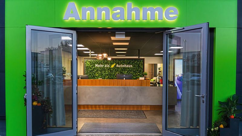 In Zusammenspiel mit dem Leasingrücknahmezentrum bildet das Auslieferungszentrum der Seitz-Gruppe das Dienstleistungszentrum des Unternehmens. Auslieferung und Fahrzeugrücknahme sieht das Untenrehmen als Prozess aus einem Guss. (Bild: Walter Seitz GmbH + Co. KG)