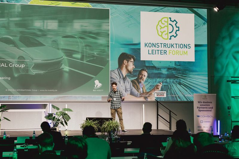 Tilman Steininger, RLE Mobility GmbH & Co. KG, zeigte, wie sich Prozesse in der Konstruktion mit der Low-Code-Entwicklungsplattform Synera automatisieren lassen.  (Bild: Stefan Bausewein - VCG)