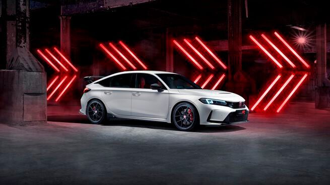 Ausgeliefert wird der Civic Type R mit mattschwarzen 19-Zoll-Leichtmetallfelgen. (Bild: Honda)