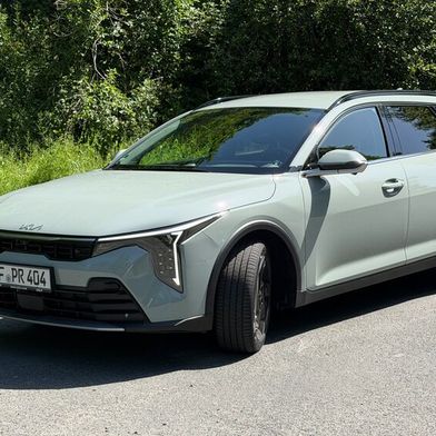 Kia hat mit dem K4 Sportswagon wieder einen kompakten Kombi im Programm. (Bild: Wehner - VCG)