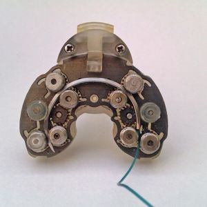 Das Bild zeigt das automatische Instrument zum Wundverschluss von Sutrue.