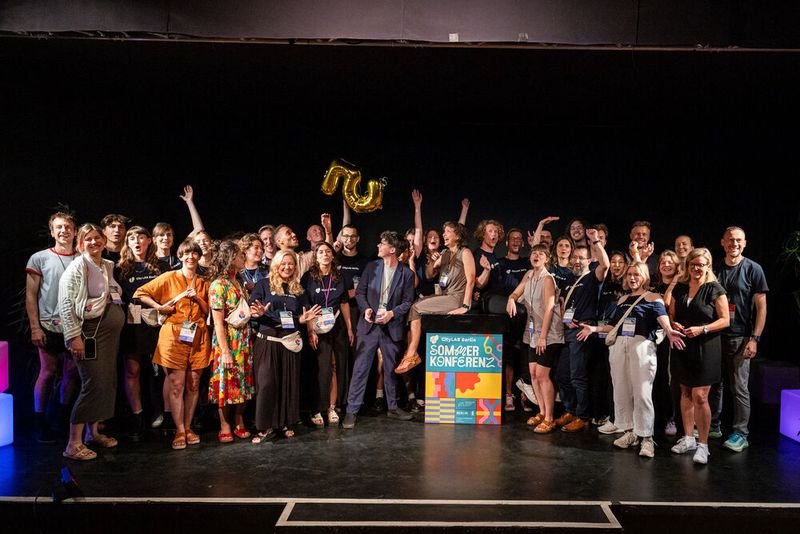 Auf der Sommerkonferenz wurde auch Geburtstag gefeiert: Das CityLAB Berlin gibt es seit fünf Jahren. (© CityLAB Sommerkonferenz 2024, Fotograf: Florian Reimann)