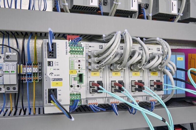 Die Managed Switches der 2200er-Baureihe zeichnen sich unter anderem durch verschiedene Redundanzmechanismen und Security-Funktionen aus. (Phoenix Contact)