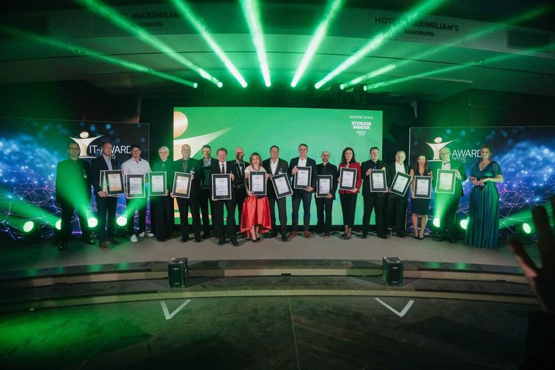 Speichertraum in Grün: Die Preisträger der Storage-Insider-Awards 2025 im Gruppenfoto. (Bild: Manuel Emme Fotografie)