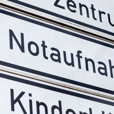 Kooperationspraxen und INZ sollen die Notaufnahmen der Kliniken entlasten. (Bild: © filmbildfabrik – stock.adobe.com)