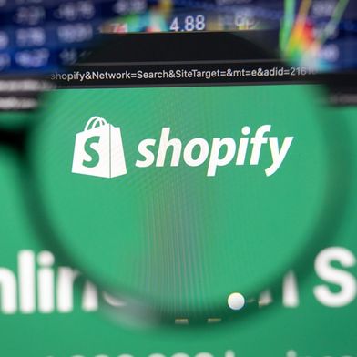 adobestock-428669444-dennis-e-commerce-schule-shopify-1000x563v1 (Bild: © Dennis/stock.adobe.com)
