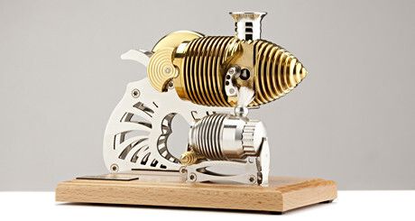 Von Böhm Stirling-Technik gibt es auch eine selbst fahrende Lokomotive mit einem Stirlingmotor als Antriebsaggregat. Vorbild für dieses neue Präzisionsmodell ist 