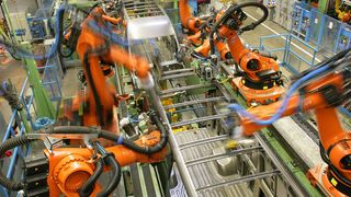 „Klebeanwendungen gewinnen ständig an Bedeutung und reichen von typischen Kunststoffanwendungen über den Bereich Automotive bis zur Fertigung von Haushaltsgeräten, um nur einige Einsatzgebiete zu nennen", erklärt Dr. Volker Wünsch, Verkauf Technology Solutions bei Kuka Industries. (Bild: Kuka)