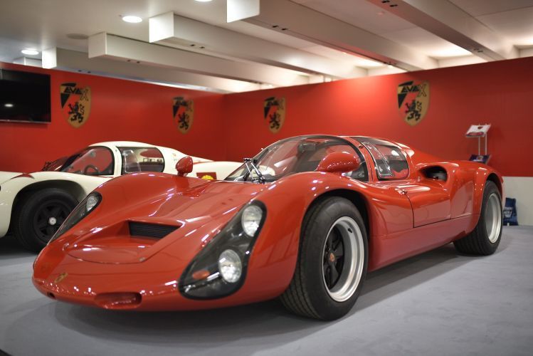 Evex Porsche 910 vorne, Porsche 910 hinten: Der Elektromobilitäts-Spezialist Kreisel hat einen EVEX-Porsche 910 vollständig zum elektrischen Supersportwagen EVEX 910e umgerüstet.  (Kreisel Electric GmbH - Peter Scherb)