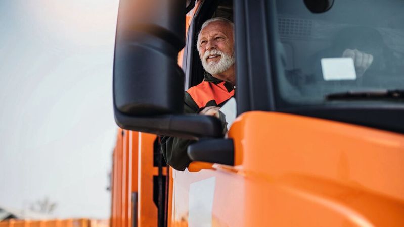 Ein gutes Hydrauliköl kann Betreibern ungeplante Wartungsarbeiten im täglichen Betrieb ersparen (Symbolbild). (Bild: ©  hedgehog94 - stock.adobe.com)