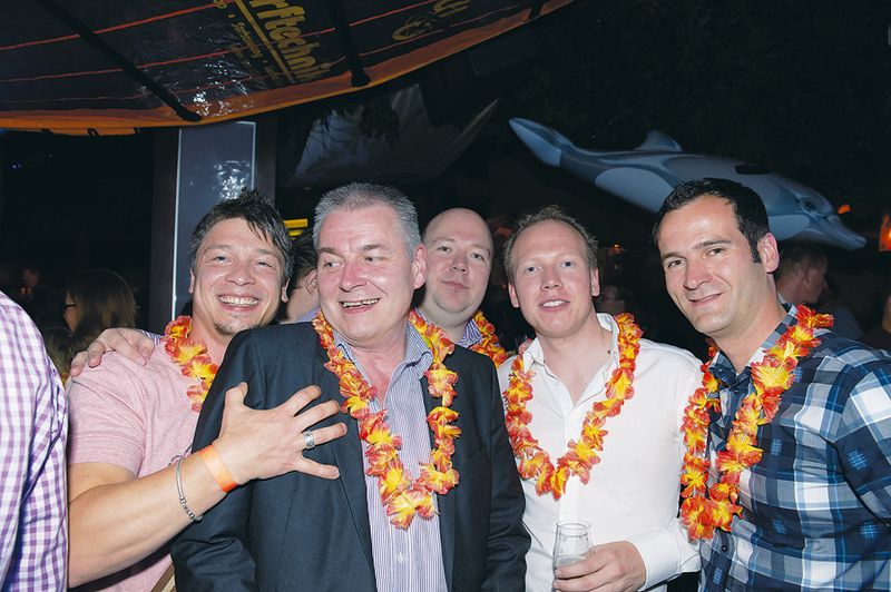 Michael Schulz (ENO) mit Michael Friedrichs, Jan und Niels Klöker von Telefon.de Osnabrück und Gabor Wilke (ENO) (Archiv: Vogel Business Media)