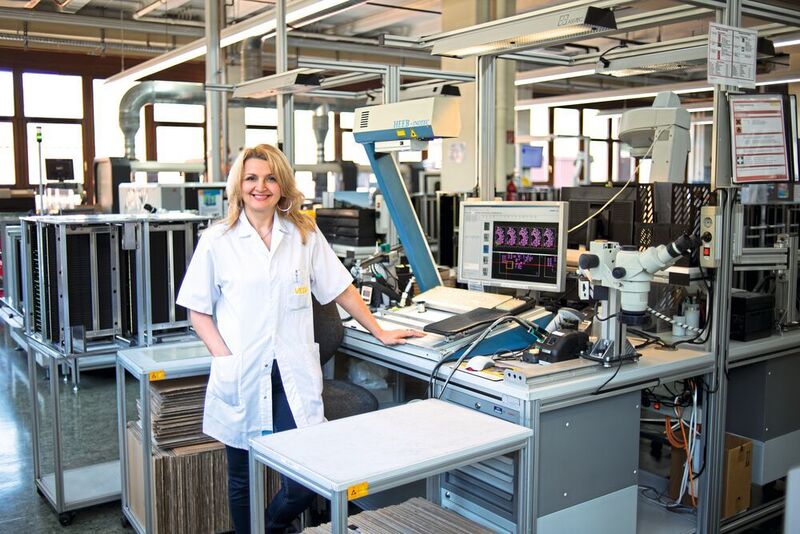 Every measuring unit that leaves the premises of the company from Schiltach in Germany has to successfully complete a number of tests before it is shipped — only then can it be sent to the customer. (Vega)