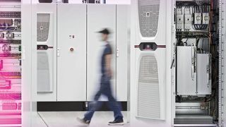 Schaltschrank: Moderne Schaltschrankkonzepte ermöglichen in vielen Fällen eine Zeiteinsparung, die Anlagenbauer entlasten können. (Rittal)