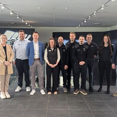 Das Team von Beresa beziehungsweise Auto DM kann stolz sein – es hat den vielen erfolgreichen Bewerbungen der Handelsgruppe aus Münster ein weiteres Kapitel hinzugefügt. (Bild: Rosenow – VCG)