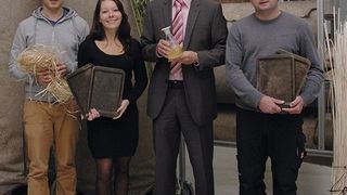 Prof. Türk und sein Team forschen für eine nachhaltigere Werkstoffwelt: v.l.: Björn Helsper, Franziska Beringer, Prof. Dr. Oliver Türk und Lukasz Derwich. (Bild: FH Bingen)