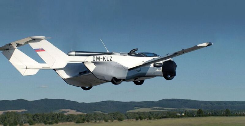 Klein-Vision-CEO und CTO Stefan Klein und Anton Zajac, der Mitgründer, haben das fliegende Auto einfach „Aircar“ genannt. Vielleicht ist so etwas ja bald ein fast alltäglicher Anblick an unserem Himmel. Der Anfang ist jedenfalls gemacht. (Bild: Klein Vision)