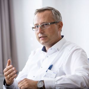 Marius Pulter weiß, dass er mit der Produktion kleinerer Losgrößen auf Kundenwünsche reagieren musste: „Vor etwa 15 Jahren war eine Sonderkomponente noch eine Rarität in der Produktion. Dann haben wird bemerkt, dass das Jahr für Jahr zunimmt.“