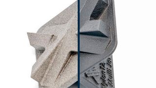 Vergleich von MJF-Nylon-PA12-Teilen: wie gedruckt (links) oder schwarz eingefärbt und
Vapour behandelt (rechts). (Bild: Xometry Europe)