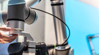 Der erste Cobot wurde vor zehn Jahren verkauft. Heute sind über 27.000 UR-Roboter bei Anwendern in verschiedenen Produktionsumgebungen im Einsatz. (FTGRF Fotodesign | ftgrf.de)