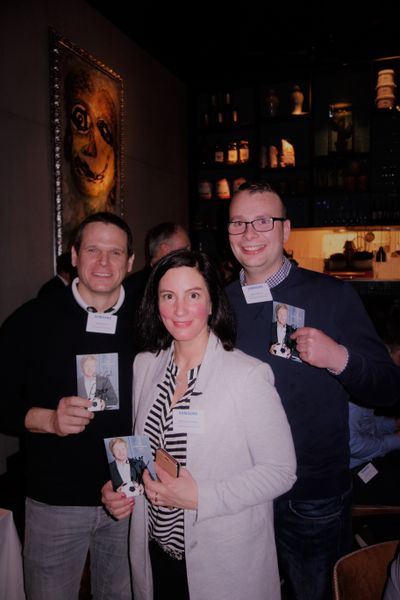 Das ALSO Team (v. l.) André Dostal, Martina Hochmayr und Robin Gillhaus, haben sich auch ein Oliver-Kahn Autogramm ergattert. (Bild: IT-BUSINESS)