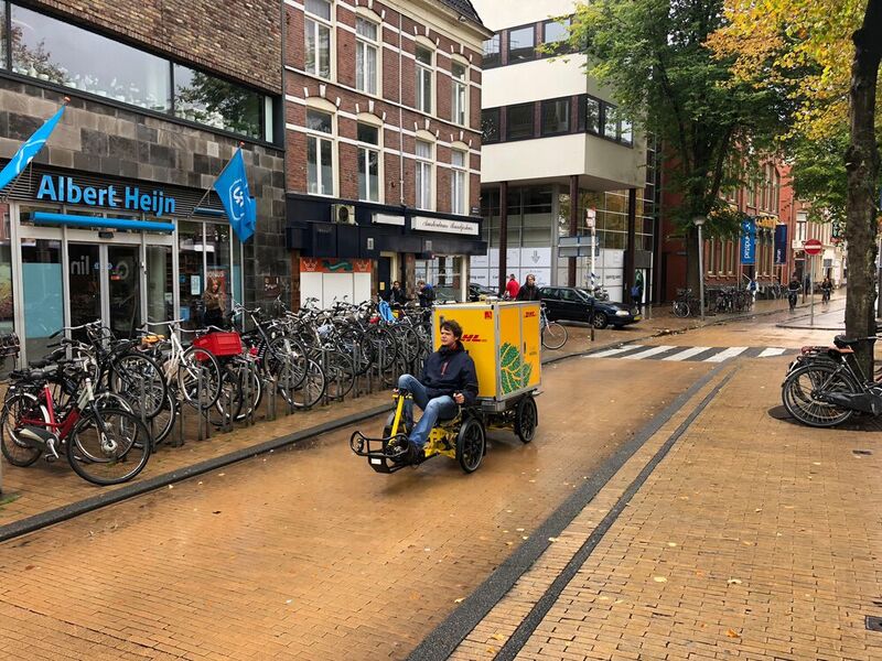Schöne Fahrradwelt in Holland: Groningen verfügt über breite, separierte Radwege, auf denen auch für Lastenräder ein leichtes Durchkommen ist.