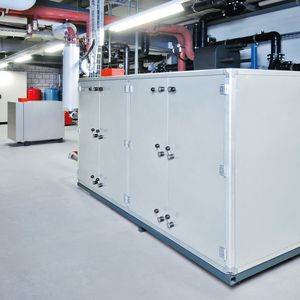 Die neue Wärmepumpe Vitocal 300-W Pro nutzt Grund- oder Oberflächenwasser als Wärmequelle und leistet bis zu 290 kW. Bis zu 1450 kW sind durch Kaskadenschaltung mehrerer Geräte möglich.