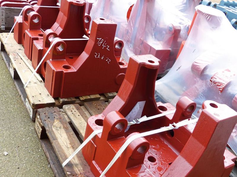 Im Vergleich mussten die Bearbeitungszentren auch größenmäßig passen. Es war nur auf den Heller-Bearbeitungszentren möglich, diese Bauteile darauf zu bearbeiten. (Bild: Gebr. Heller Maschinenfabrik GmbH)