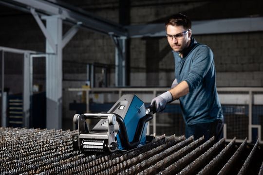 Wer es beim Schlackeentfernen an seiner Laserschneidmaschine bequemer und zeitsparender haben will, der sollte sich mal den neuen Auflagenleistenreiniger Trutool TSC 200 von Trumpf anschauen. Hier vorab einige wichtige Informationen dazu ...(Bild:  R. Goetz Fotografie)